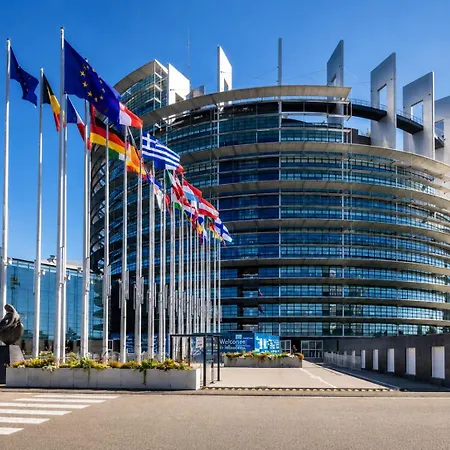 General 4 Personnes Proche Parlement Europeen *