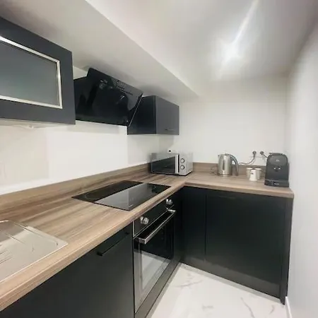 General - Hyper Centre Apartment